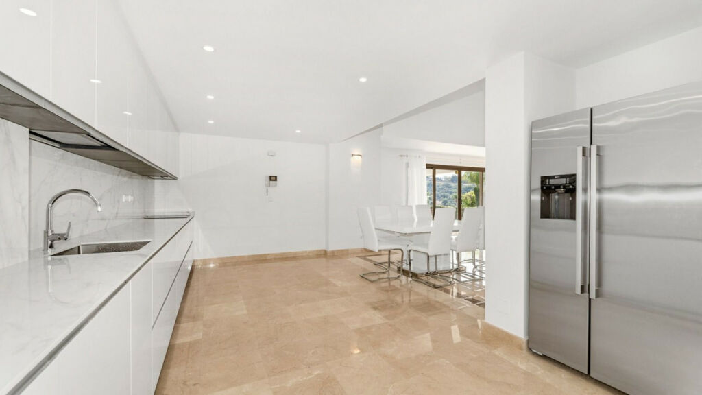 Detached Villa Los Arqueros Málaga - image 9