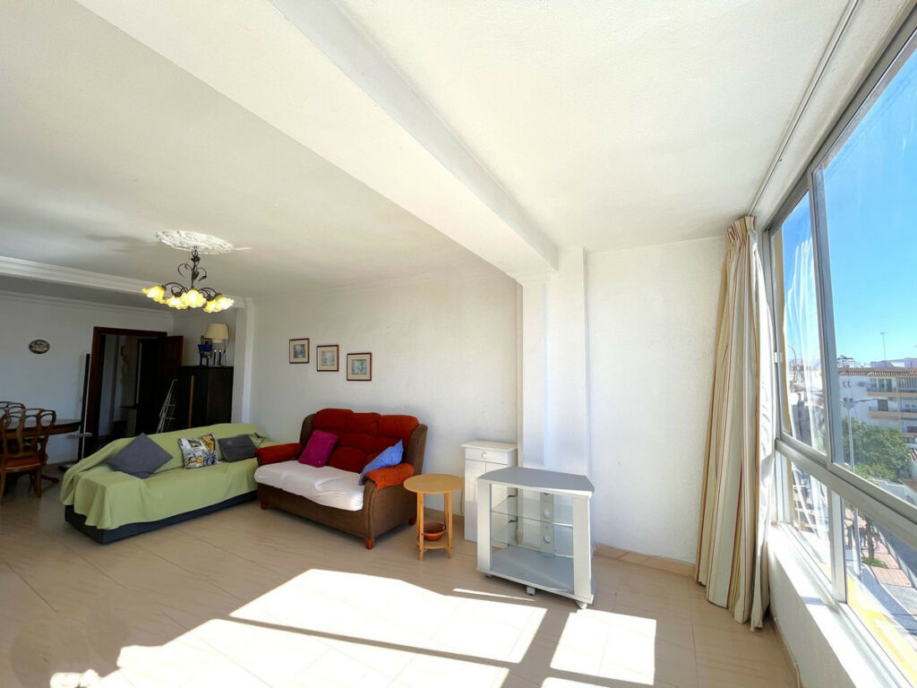 Middle Floor Apartment Estepona Málaga - image 9