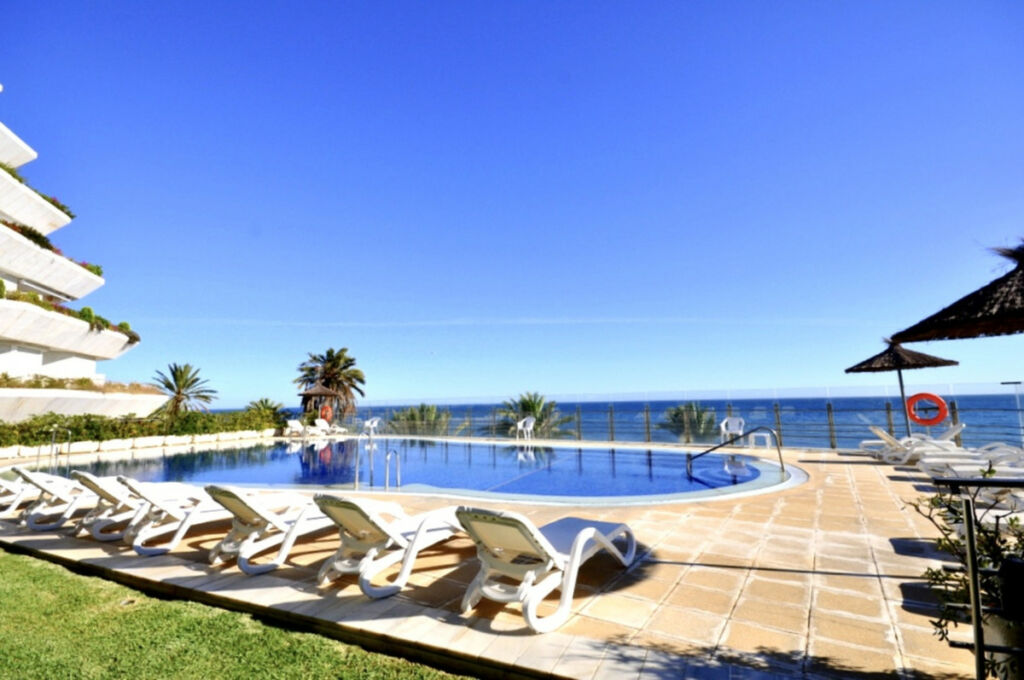 Middle Floor Apartment The Golden Mile Málaga - image 9