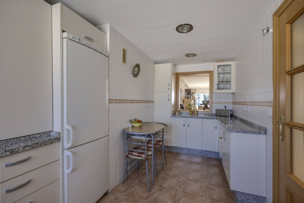 Top Floor Apartment Guadalmina Baja Málaga - image 9