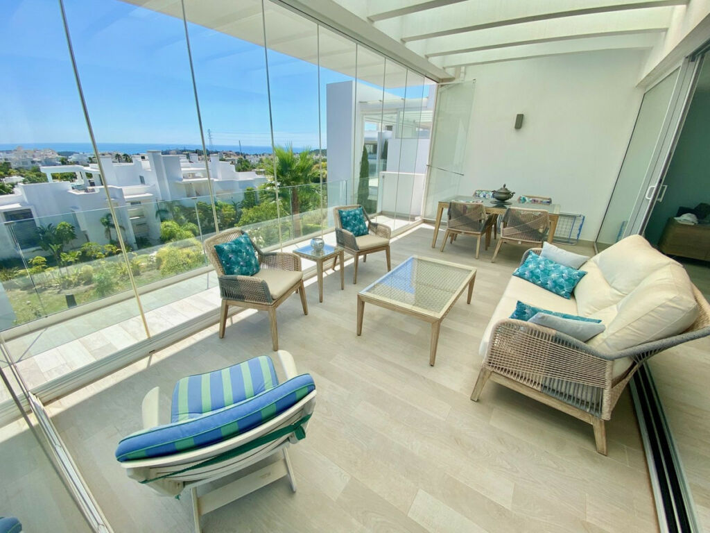 Middle Floor Apartment Estepona Málaga - image 2