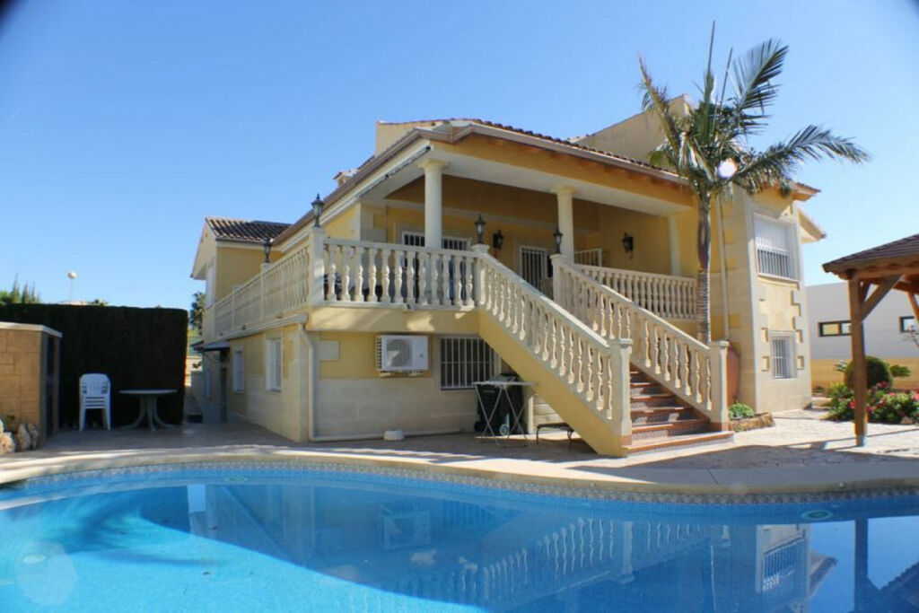 Detached Villa L'Alfás del Pi Alicante - image 2