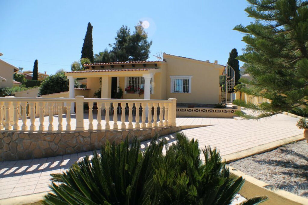 Detached Villa L'Alfás del Pi Alicante - image 3
