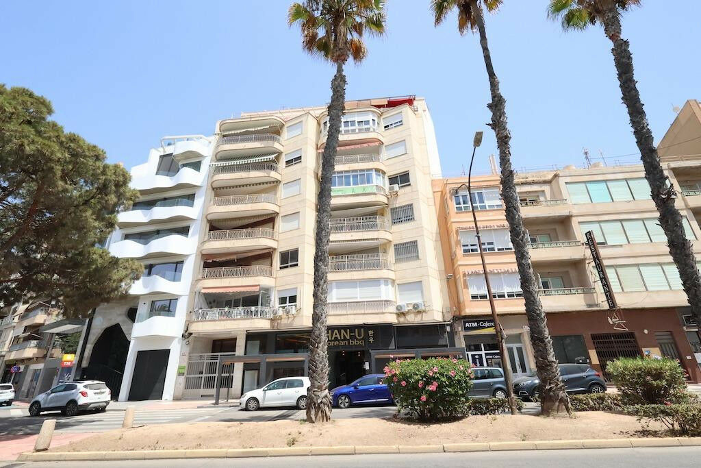 Middle Floor Apartment Torrevieja Alicante