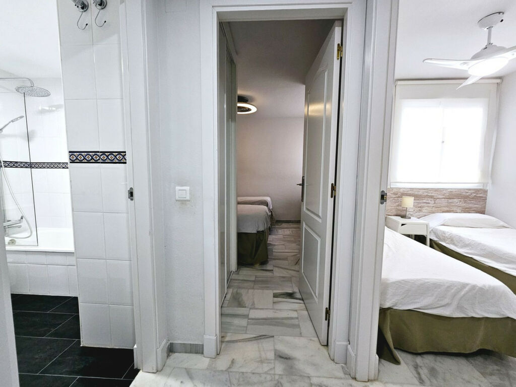 Middle Floor Apartment Doña Julia Málaga - image 10