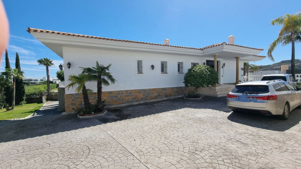 Detached Villa Benahavís Málaga - image 10