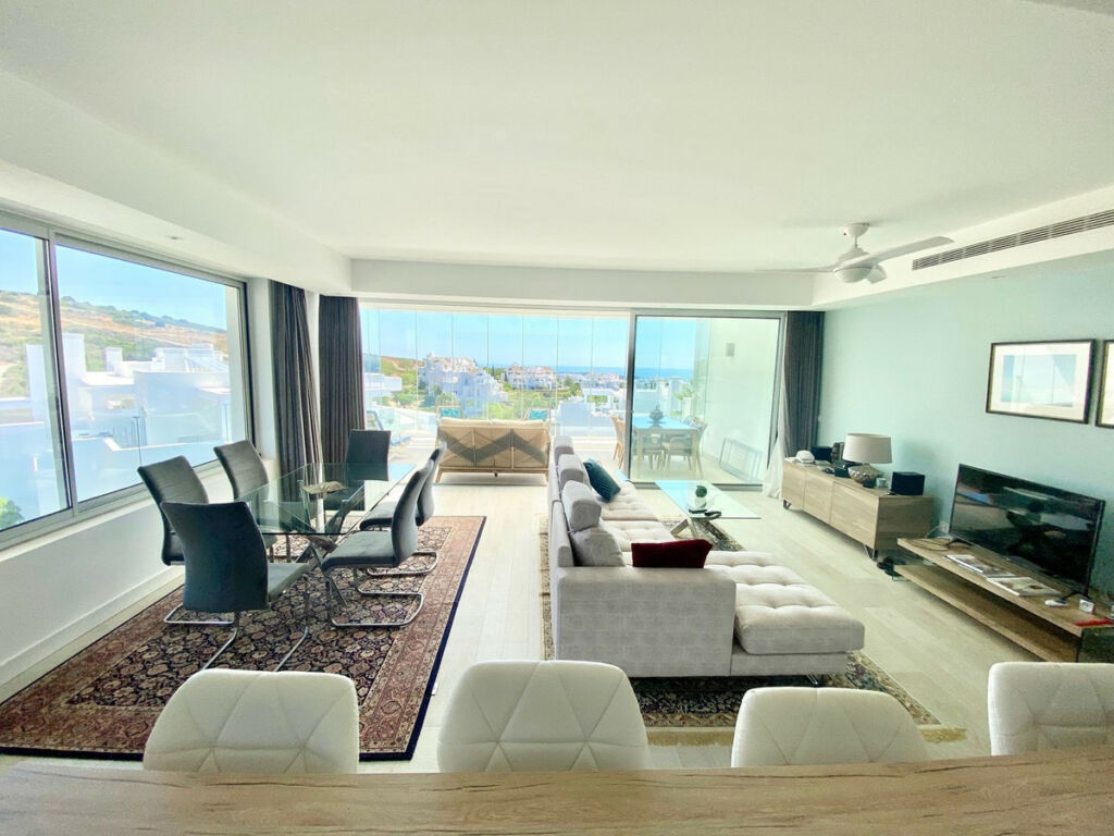 Middle Floor Apartment Estepona Málaga - image 10