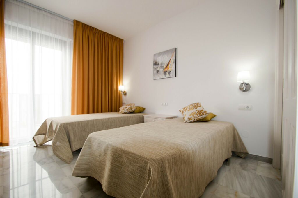 Middle Floor Apartment Puerto Banús Málaga - image 10