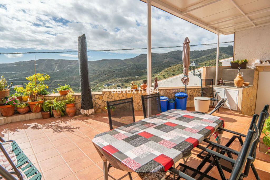 Detached Villa Macharaviaya Málaga - image 10