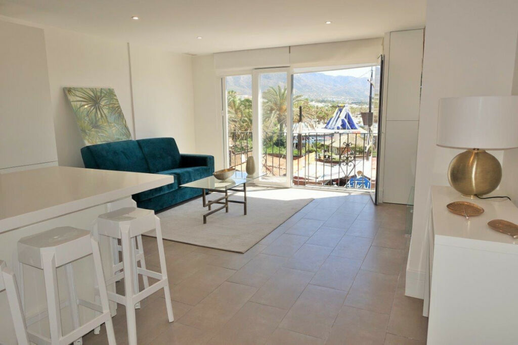 Middle Floor Apartment Puerto Banús Málaga - image 10