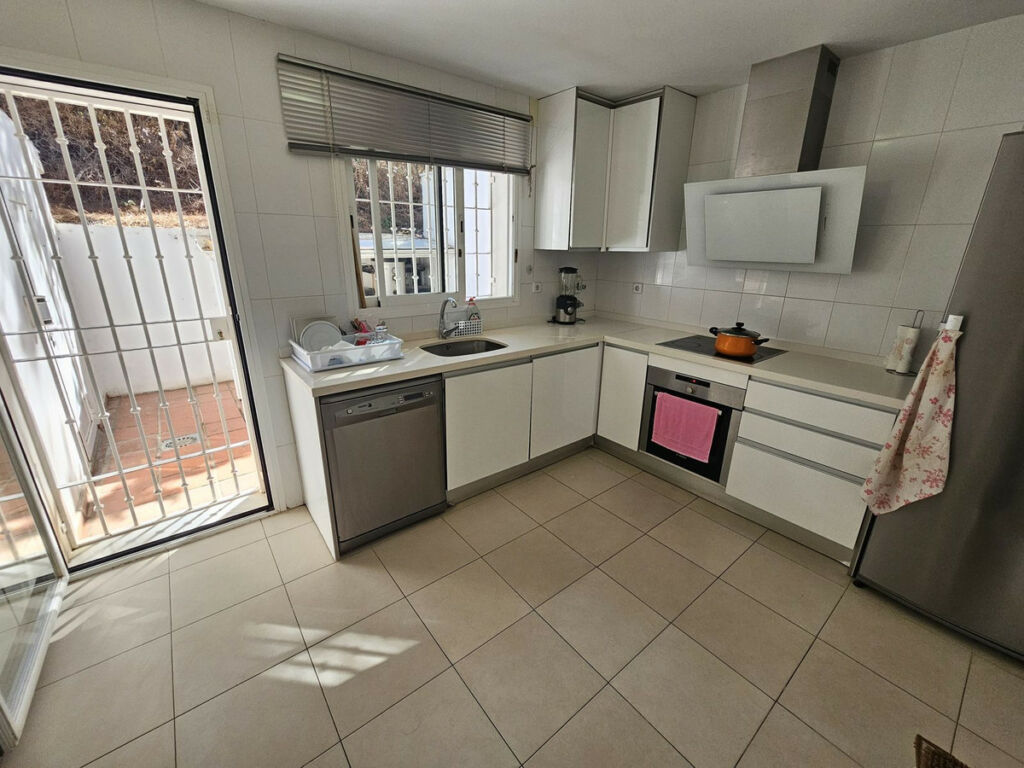 Semi-Detached House Cabopino Málaga - image 11