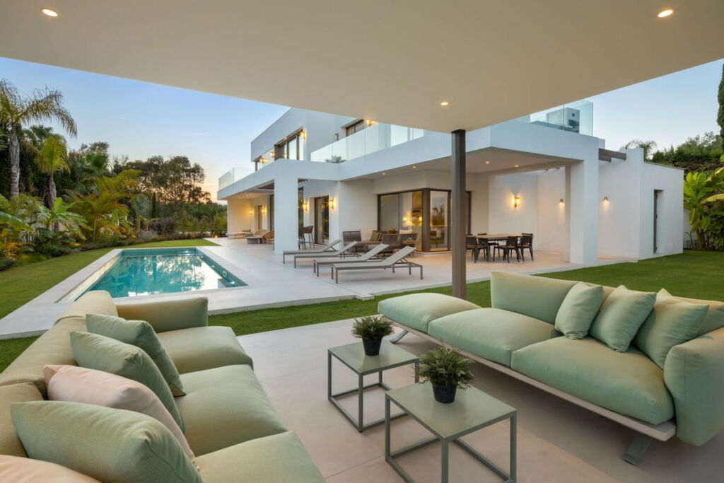 Detached Villa The Golden Mile Málaga - image 11