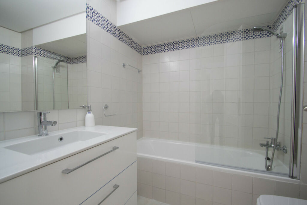 Middle Floor Apartment Puerto Banús Málaga - image 11