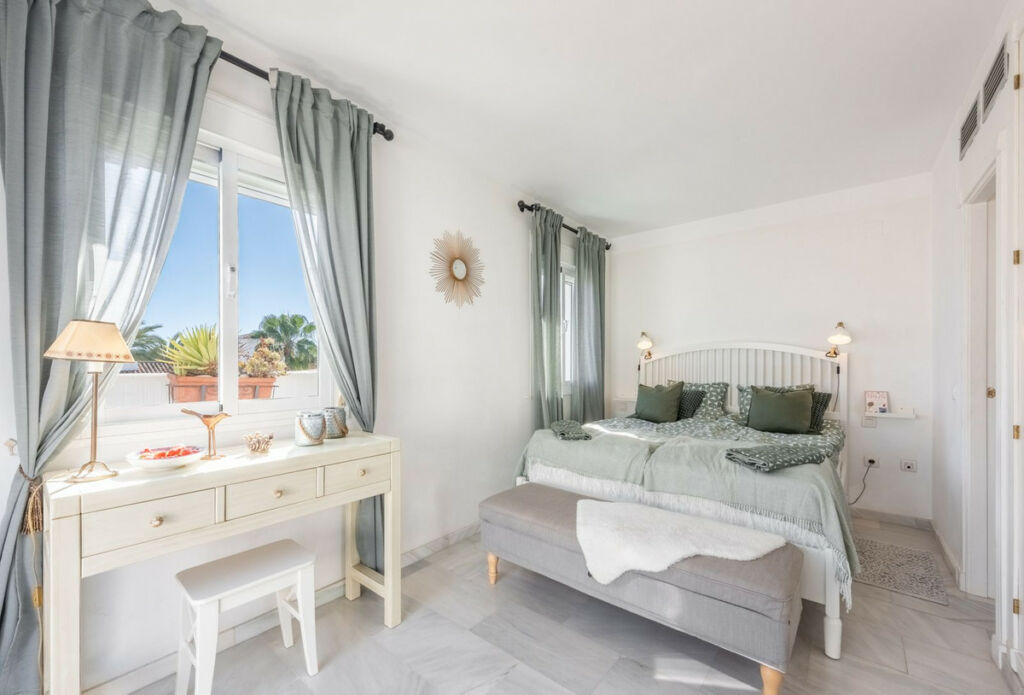 Penthouse Nueva Andalucía Málaga - image 11