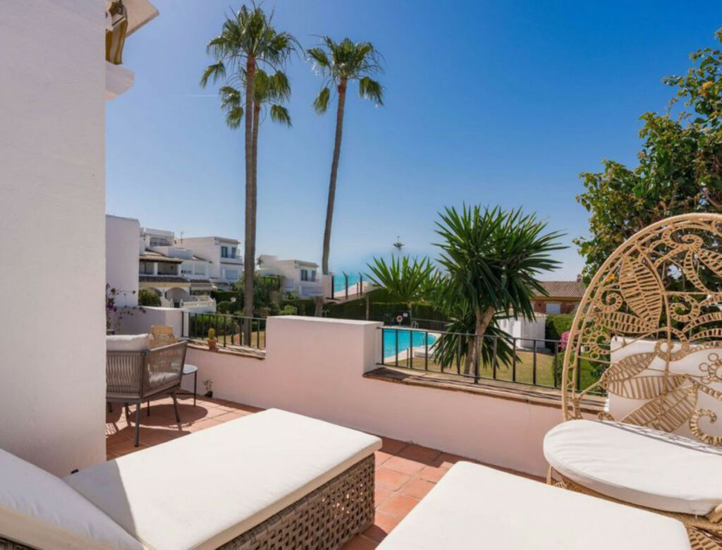 Townhouse Atalaya Málaga - image 11