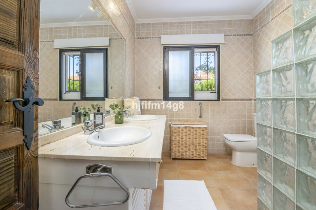 Detached Villa San Pedro de Alcántara Málaga - image 11