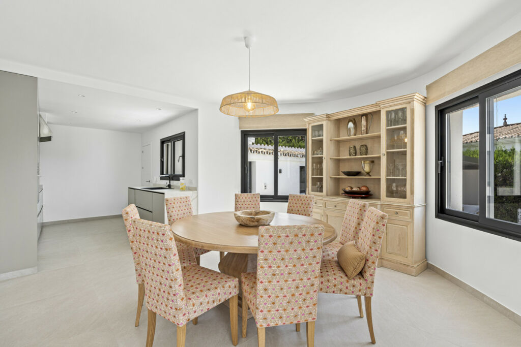 Detached Villa Guadalmina Alta Málaga - image 14