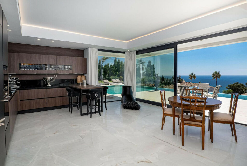 Detached Villa Manilva Málaga - image 12
