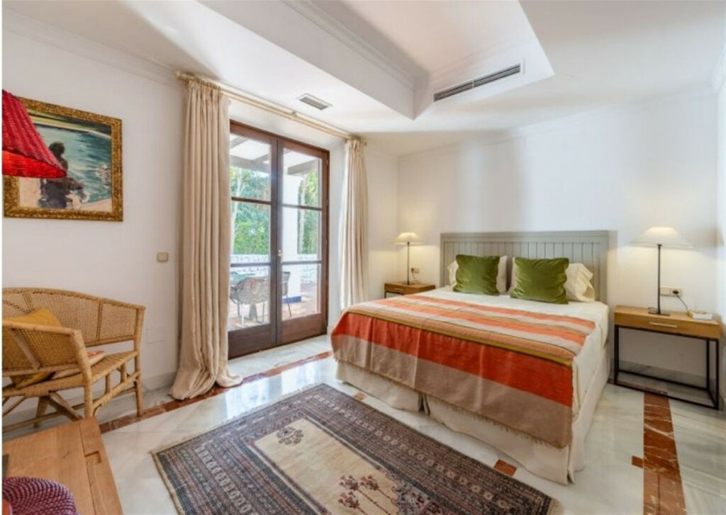 Detached Villa The Golden Mile Málaga - image 12