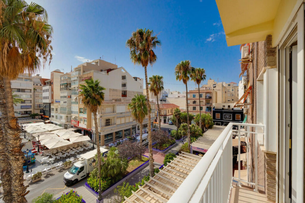 Middle Floor Apartment Torrevieja Alicante - image 12