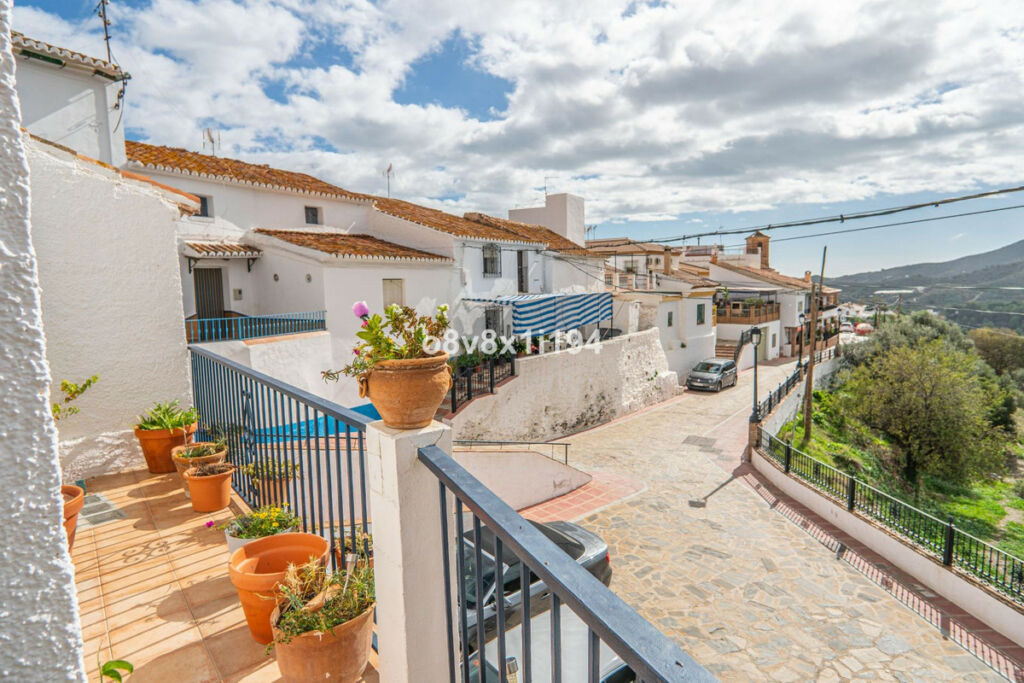 Detached Villa Macharaviaya Málaga - image 12