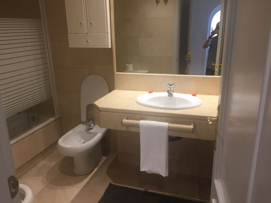 Middle Floor Apartment Puerto Banús Málaga - image 13