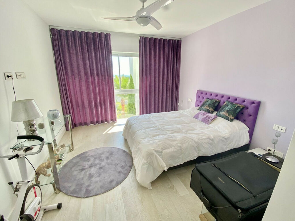 Middle Floor Apartment Estepona Málaga - image 13