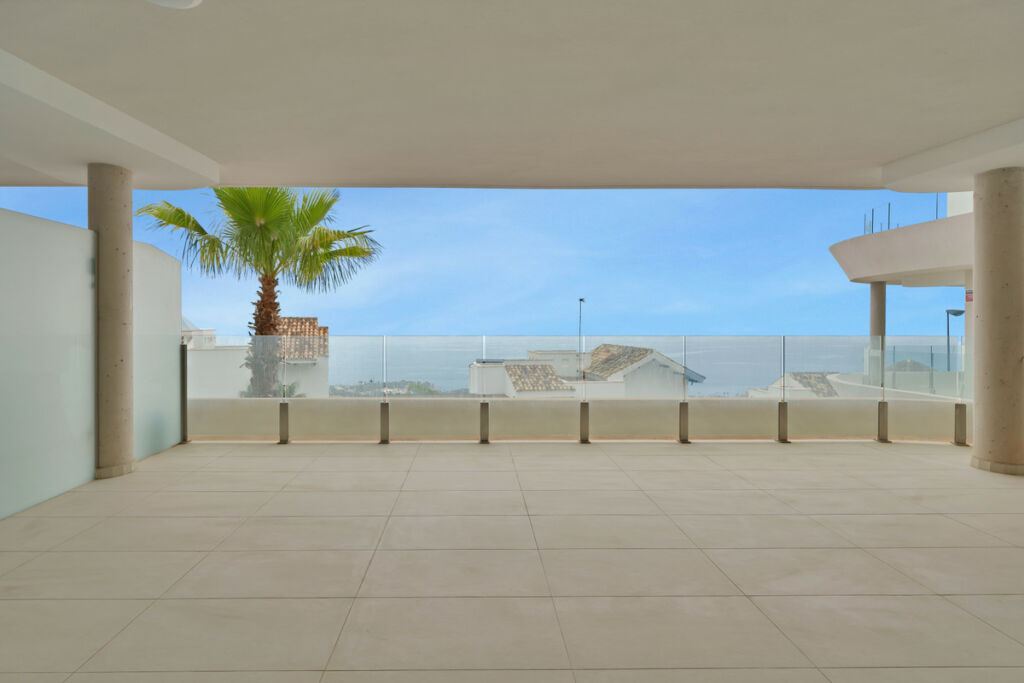 Middle Floor Apartment Benalmadena Málaga - image 13