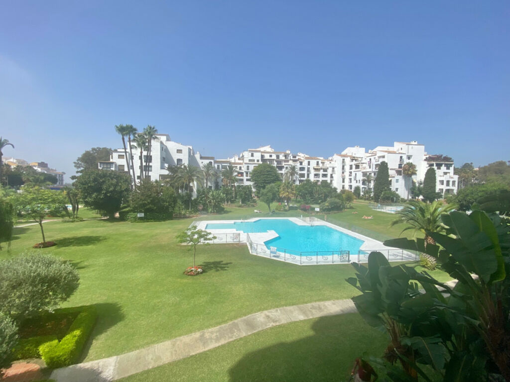 Middle Floor Apartment Puerto Banús Málaga - image 13