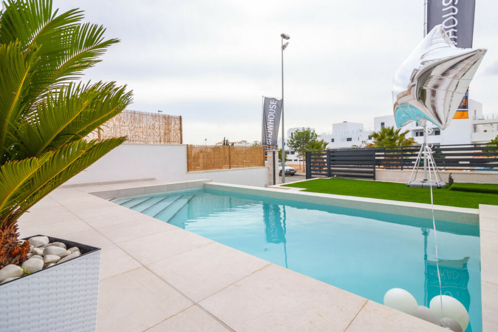 Detached Villa Villamartin Alicante - image 13