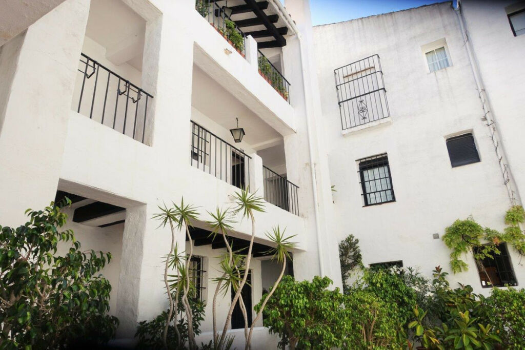 Middle Floor Apartment Puerto Banús Málaga - image 13