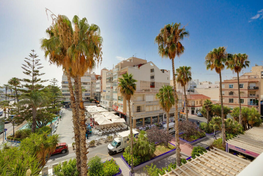 Middle Floor Apartment Torrevieja Alicante - image 13