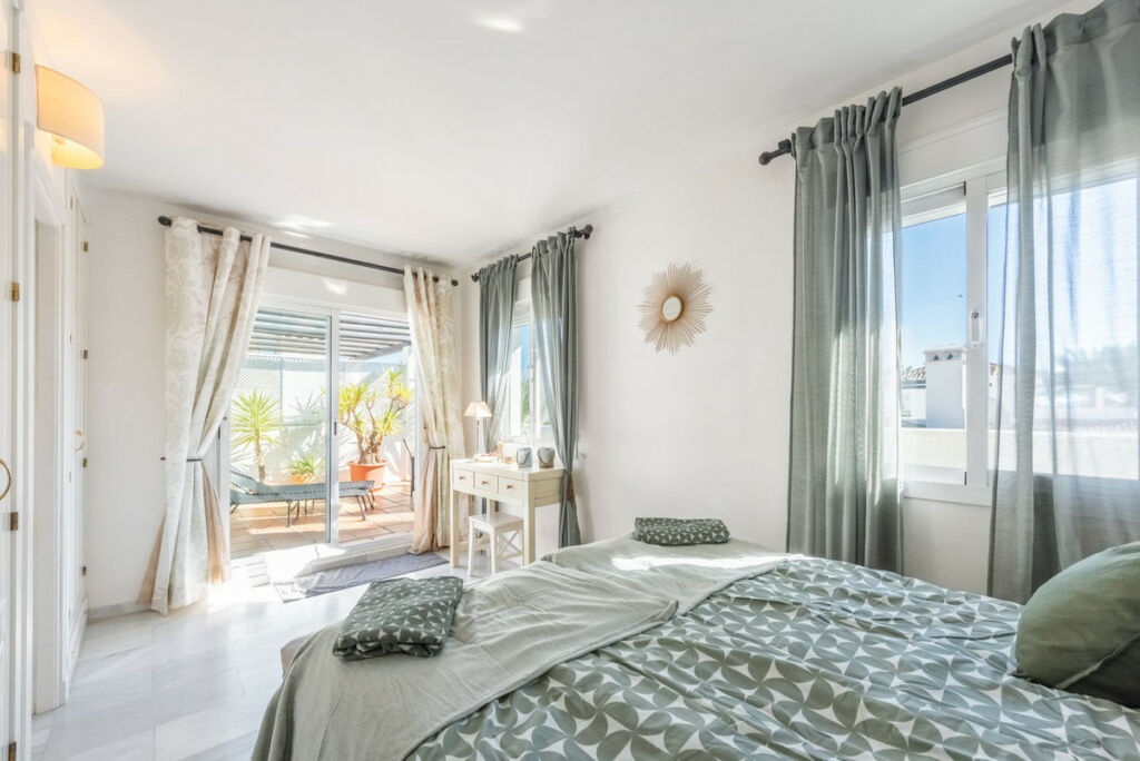 Penthouse Nueva Andalucía Málaga - image 14