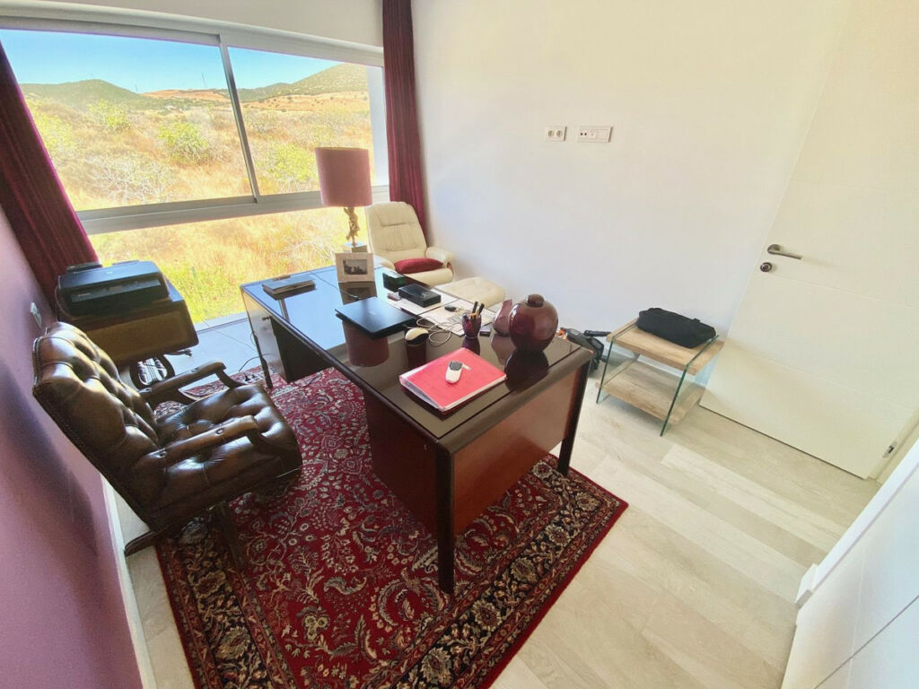 Middle Floor Apartment Estepona Málaga - image 14