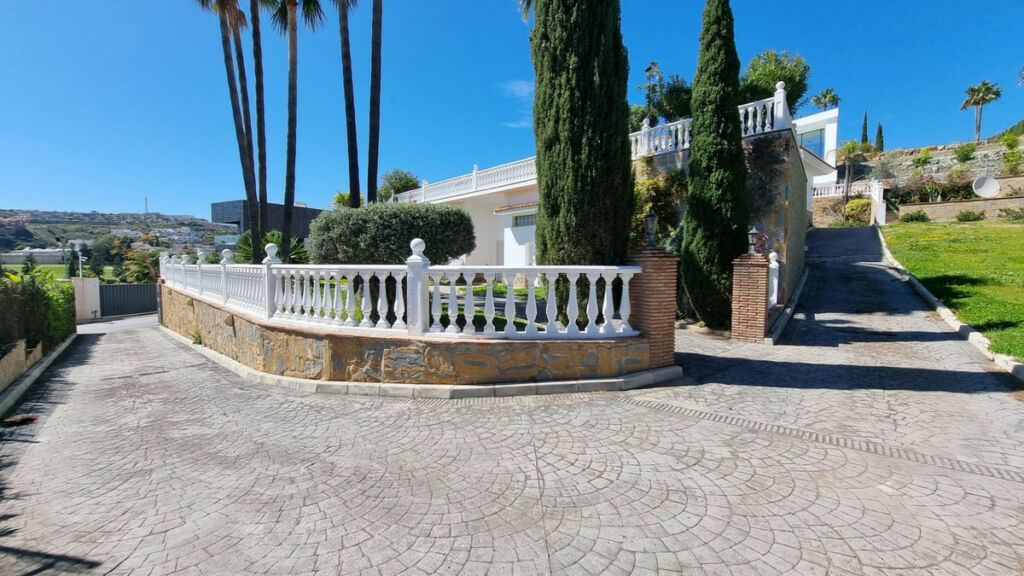 Detached Villa Benahavís Málaga - image 14