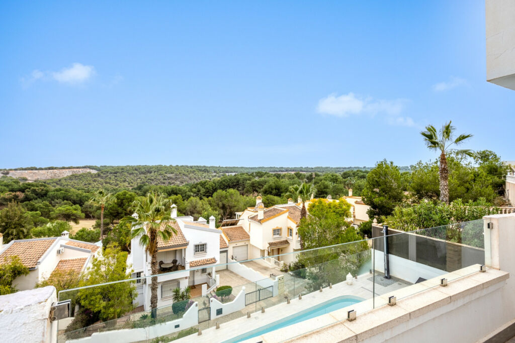 Detached Villa Las Ramblas Golf Alicante - image 14