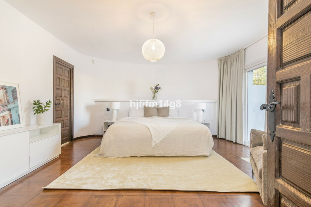 Detached Villa San Pedro de Alcántara Málaga - image 15