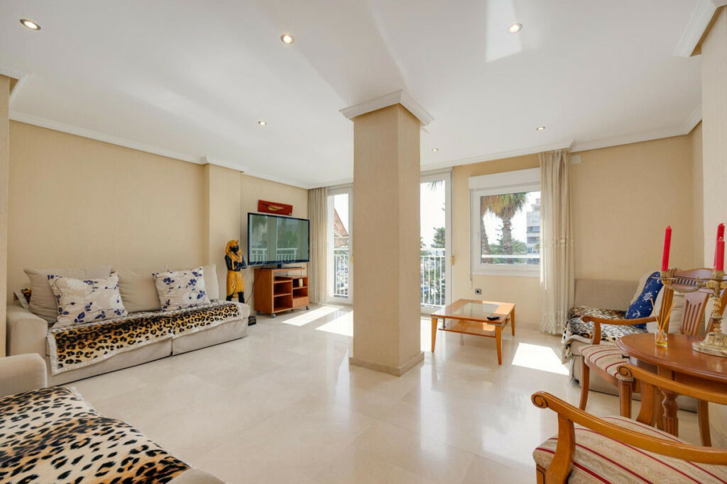 Middle Floor Apartment Torrevieja Alicante - image 15