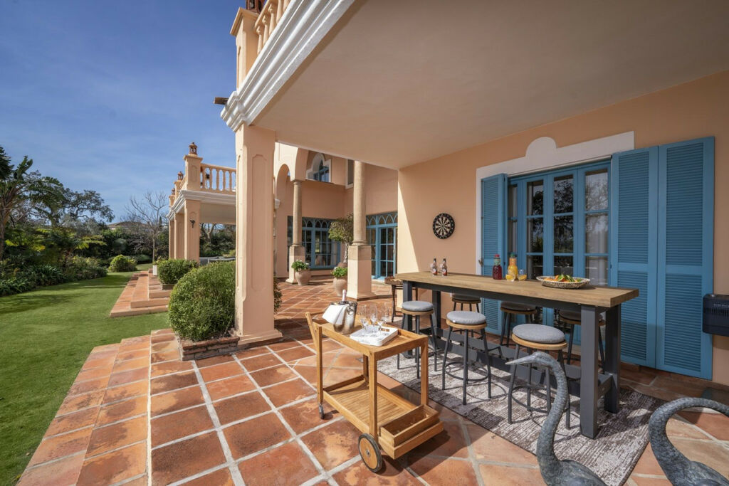 Detached Villa San Roque Club Cádiz - image 15