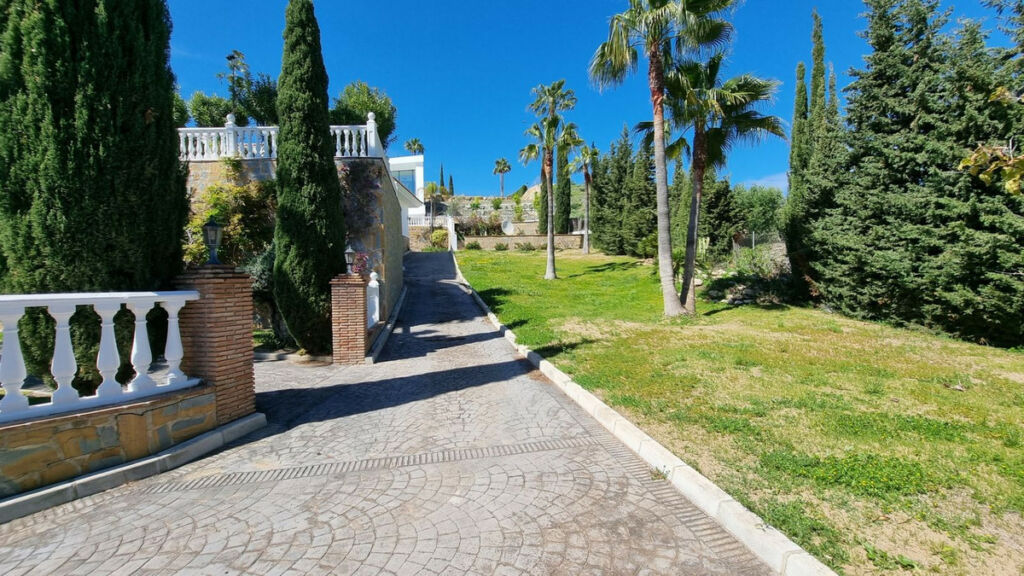 Detached Villa Benahavís Málaga - image 15