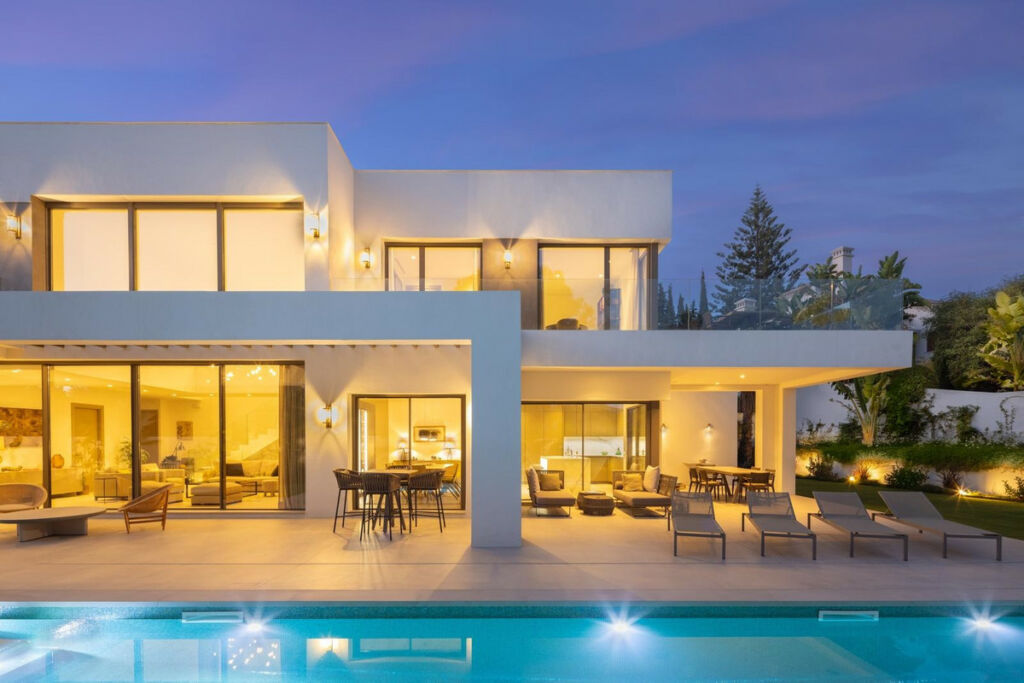 Detached Villa The Golden Mile Málaga - image 15