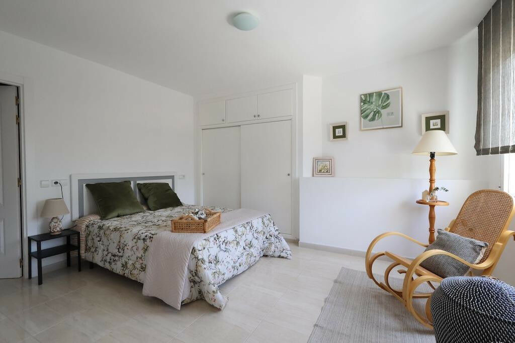 Middle Floor Apartment Torrevieja Alicante - image 16