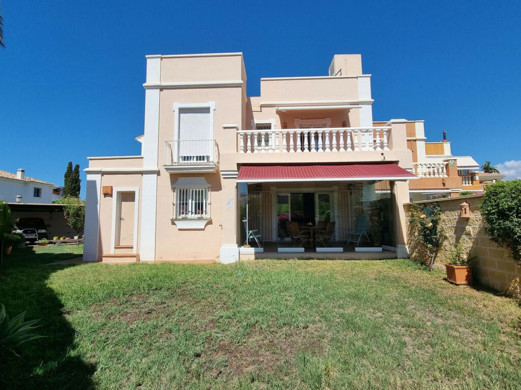 Townhouse San Pedro de Alcántara Málaga - image 16
