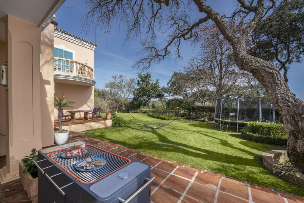 Detached Villa San Roque Club Cádiz - image 16