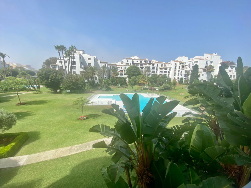 Middle Floor Apartment Puerto Banús Málaga - image 16