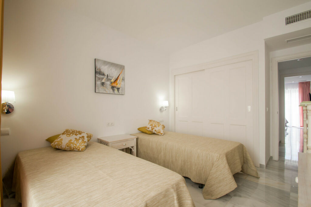Middle Floor Apartment Puerto Banús Málaga - image 16
