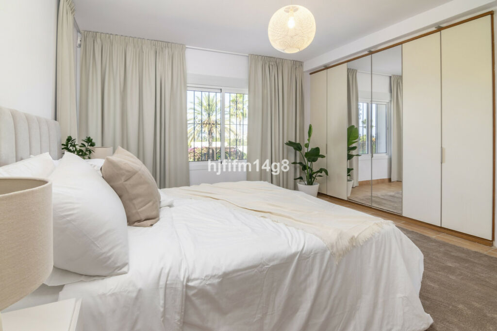 Detached Villa San Pedro de Alcántara Málaga - image 17