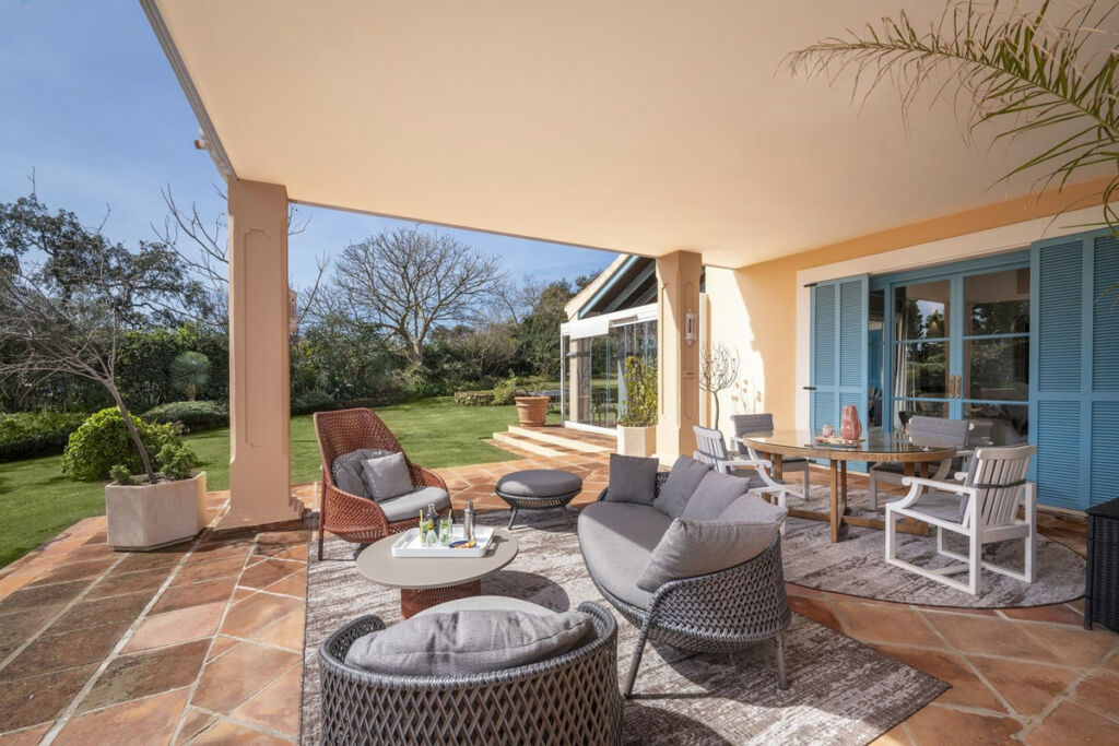 Detached Villa San Roque Club Cádiz - image 17