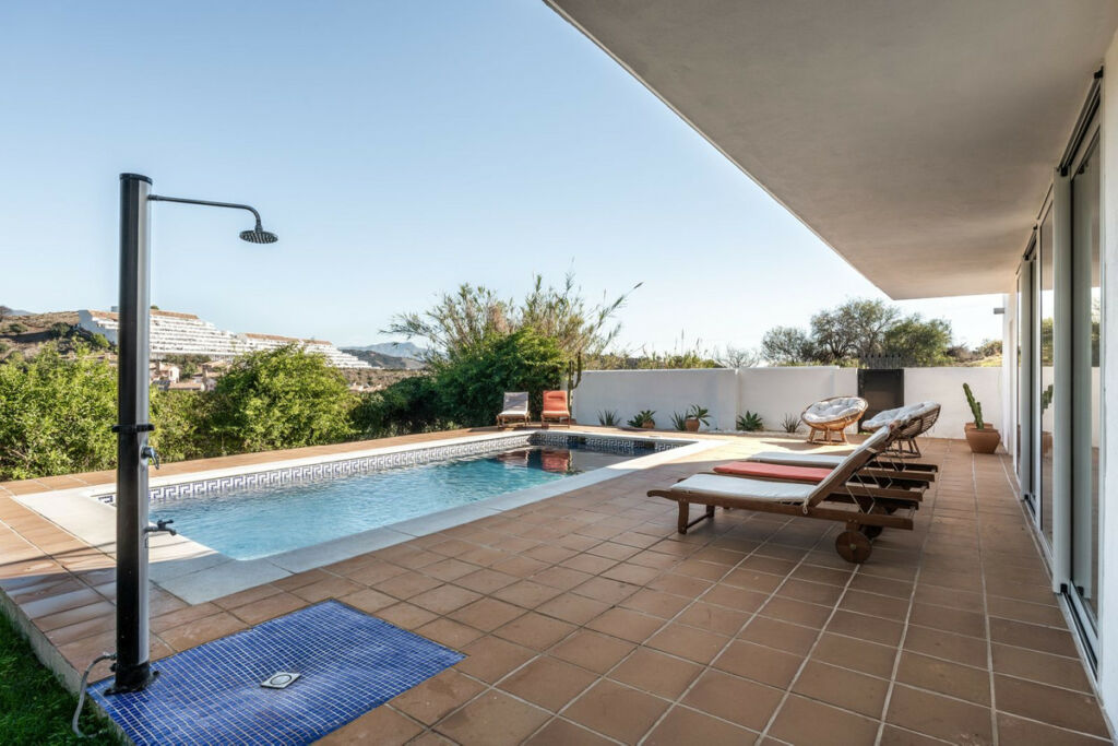 Detached Villa Estepona Málaga - image 17