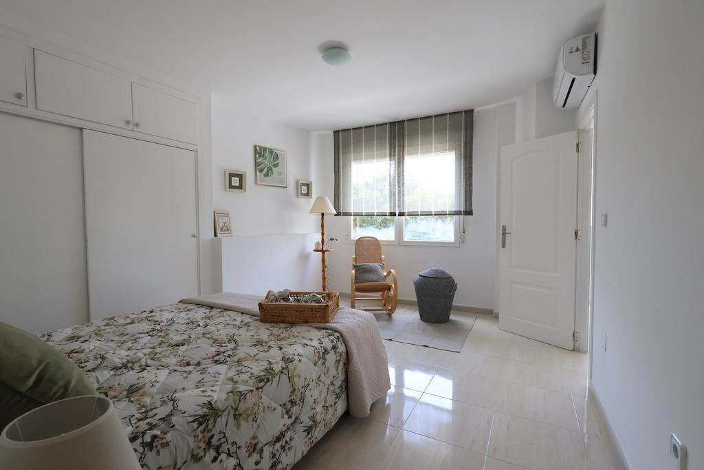 Middle Floor Apartment Torrevieja Alicante - image 17